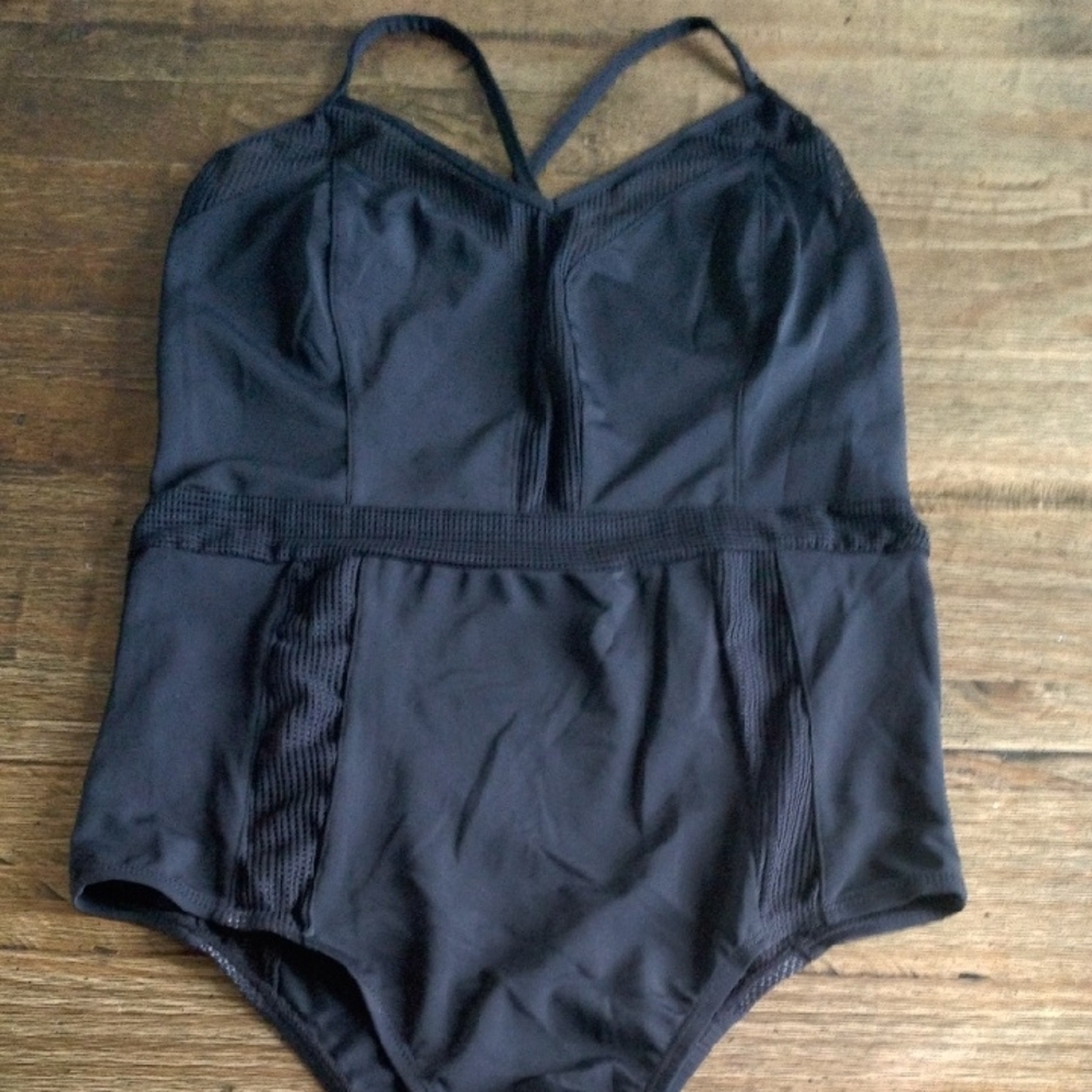 🦋Y&R ONE PIECE SWIMSUIT🦋